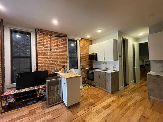 Rented by EXR | media 13