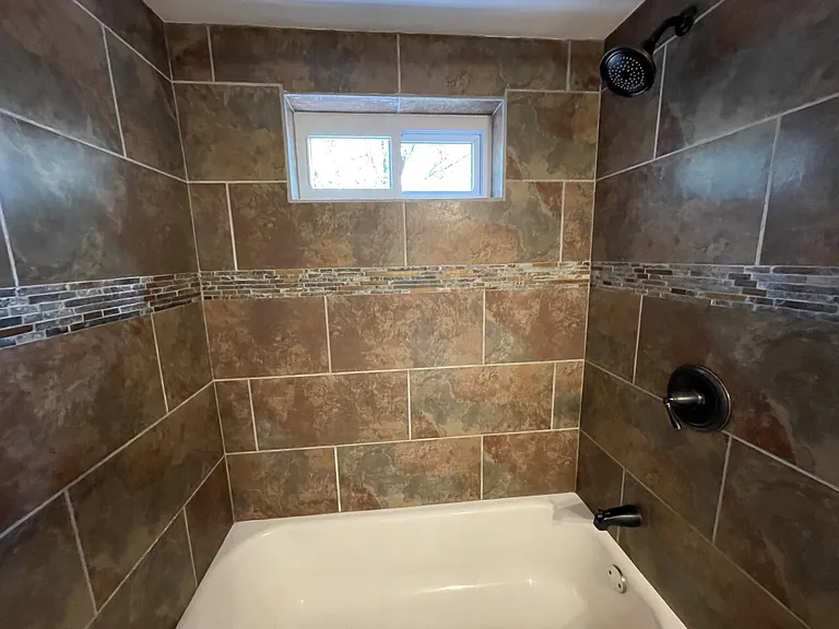 124 Lacrosse St — Photo 17