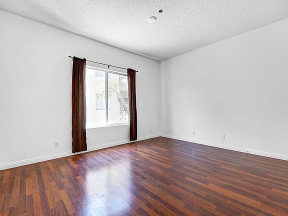 5th image of 2905 Montrose Ave APT 416
