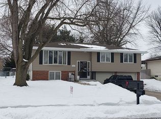 9425 Taylor St, Omaha, NE 68134