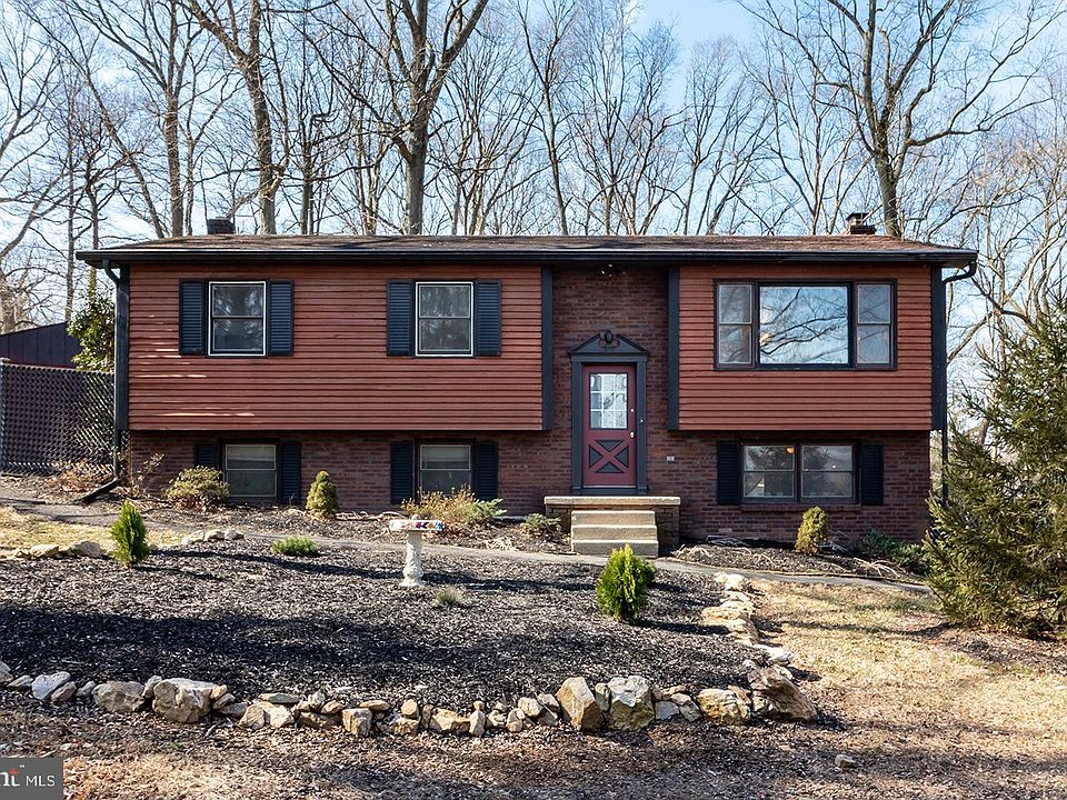 1st image of 101 Woodview Ln