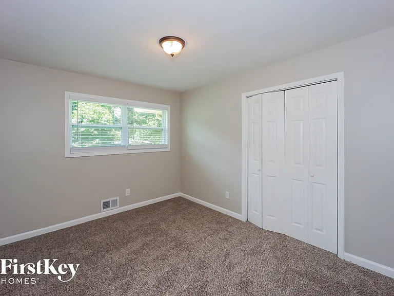 6196 Prince Ct — Photo 9