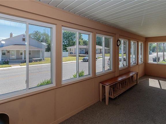 3rd image of 209 E College Ave