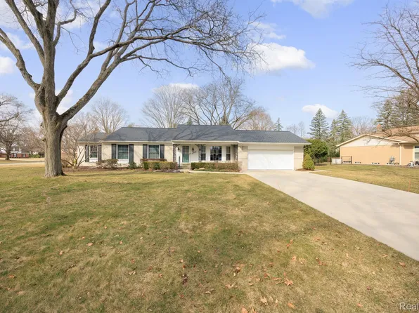 31407 Waltham Dr, Beverly Hills, MI 48025