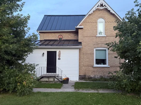 323 3rd Avenue, Wapella, SK S0G 4Z0
