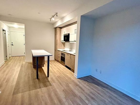 4th image of 8119 Birchmount Rd #906