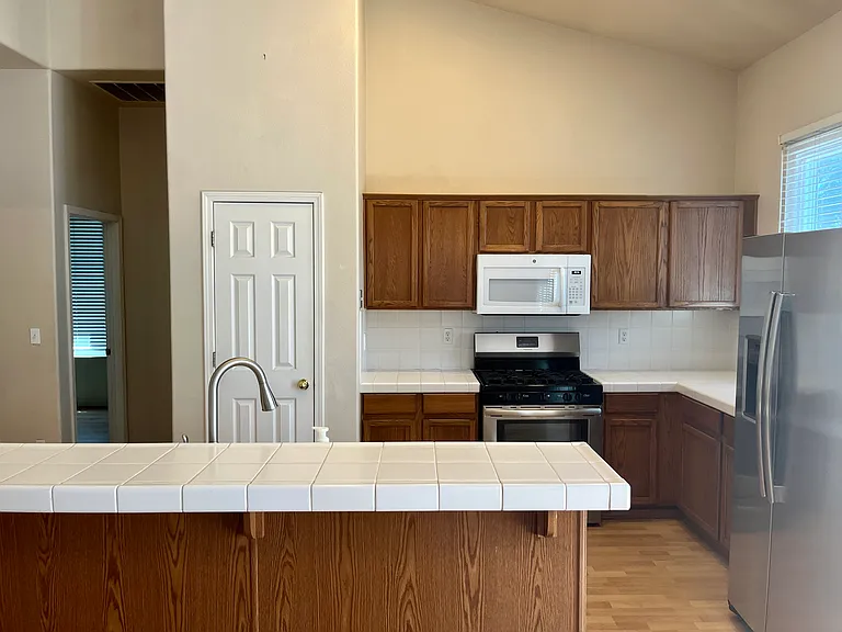 7481 Celeste Dr — Photo 7
