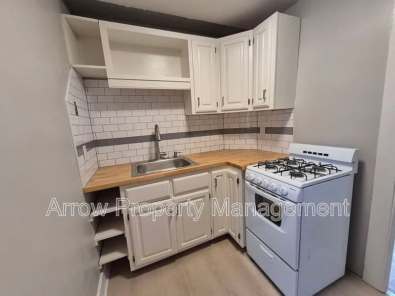 1 bed, 1.0 bath, $730 — Photo 2