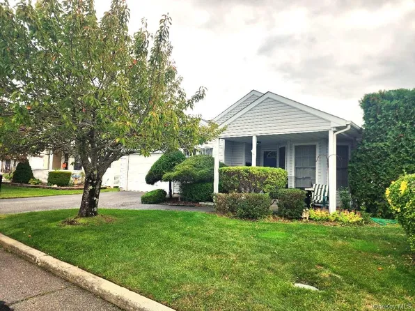 1 Willow Court, Manorville, NY 11949