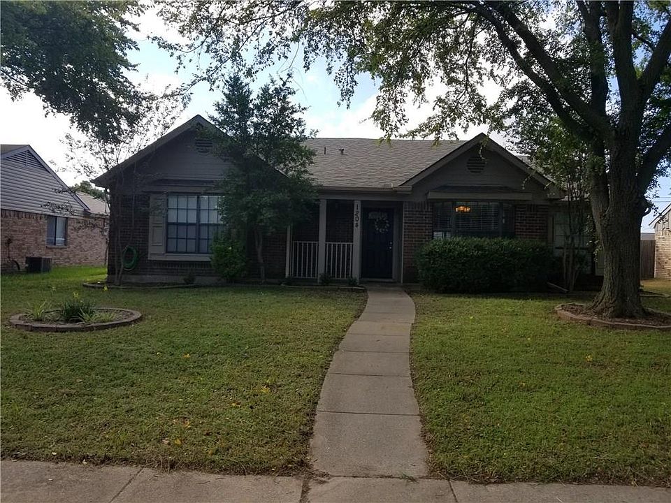 1st image of 1204 Wyndham Dr