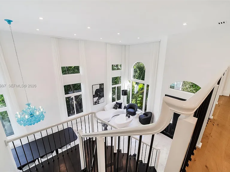 1316 N Venetian Way — Photo 41