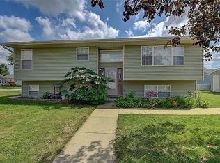 829 20th Ave SW, Cedar Rapids, IA 52404