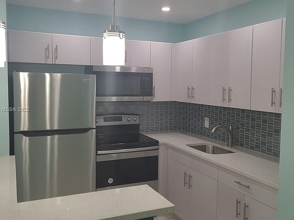 4th image of 202 Canterbury Dr W #I