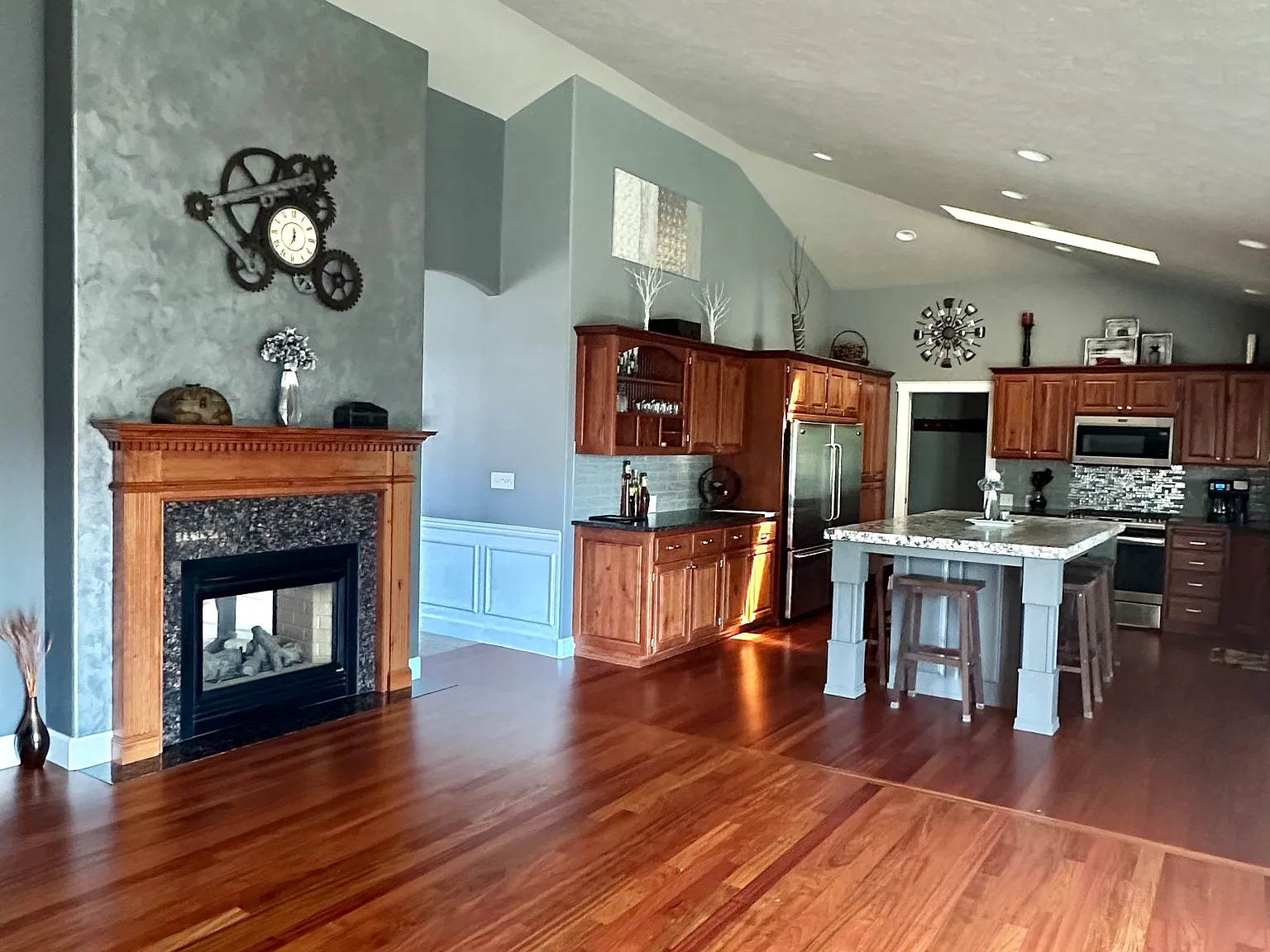 5 bed, 4102 sqft, $7,000 — Photo 3