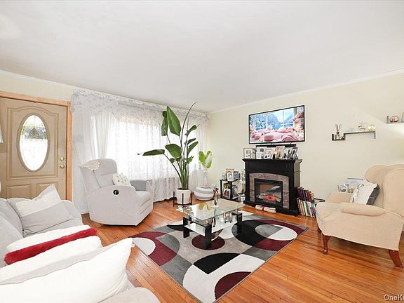 4th image of 75 Beebe Avenue