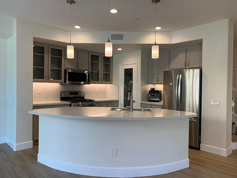 Kitchen, quartz counters, pendant lighting, Breakfast bar, Pantry