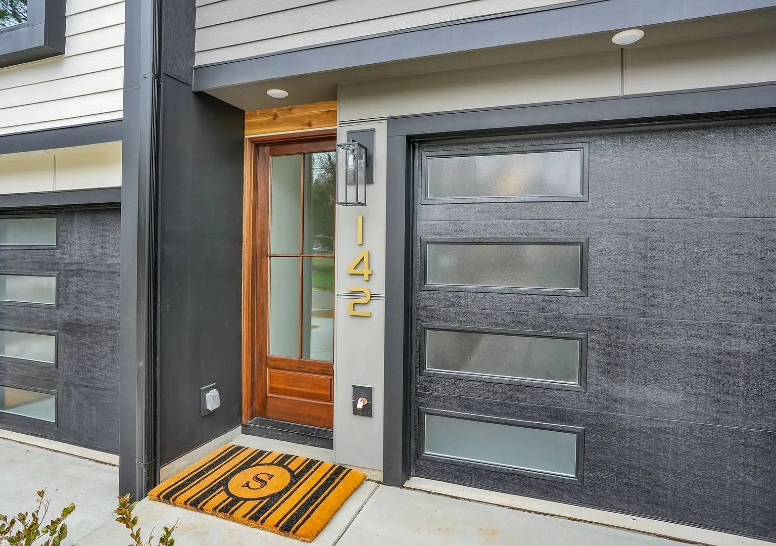 142 Mattoon St — Photo 2