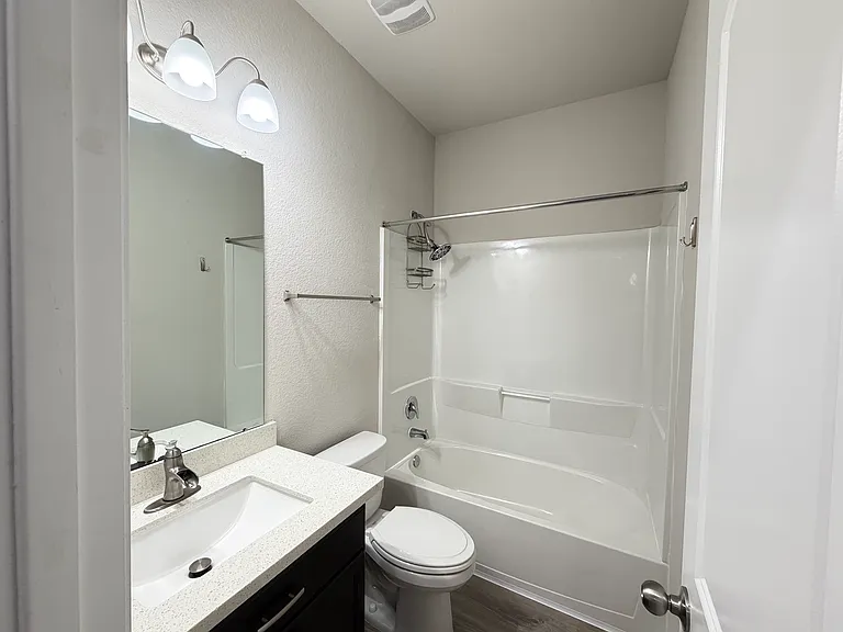 6118 Yesenia St — Photo 10