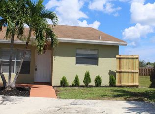 3720 Mil Lake Cir, Greenacres, FL 33463