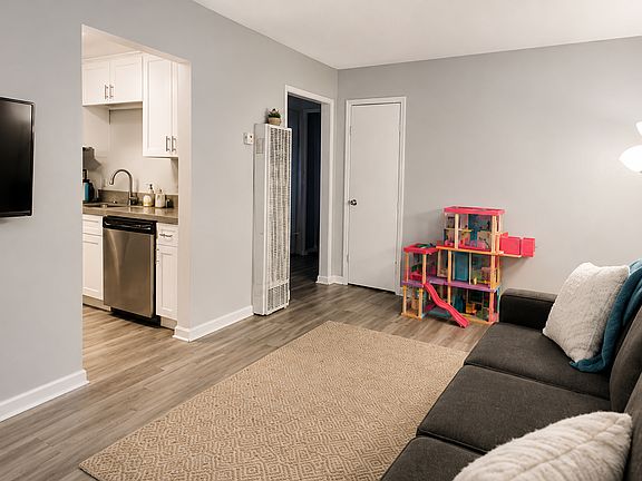 3rd image of 7571 University Ave APT C