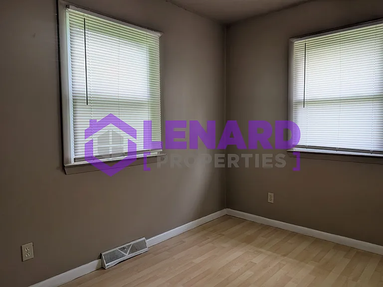 103 W McConnell St — Photo 8