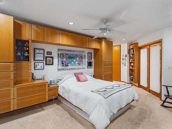 4th image of 2402 N Nottingham Ct