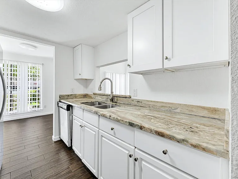 9548 Pagewood Ln #9548 — Photo 3