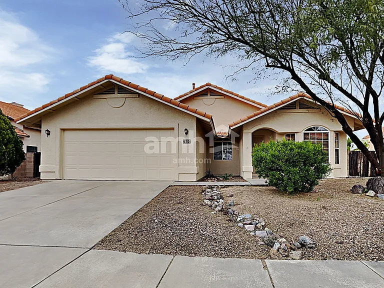 7607 S Wildberry Ave — Photo 1