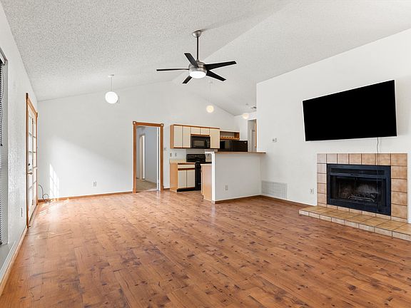 5th image of 217 Teakwood Ln