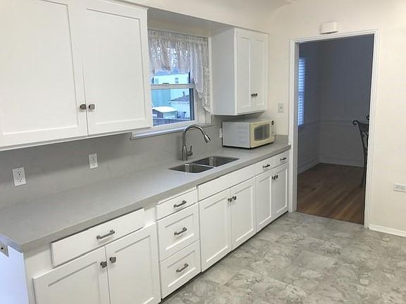 2nd image of 1328 Ocean Park Blvd