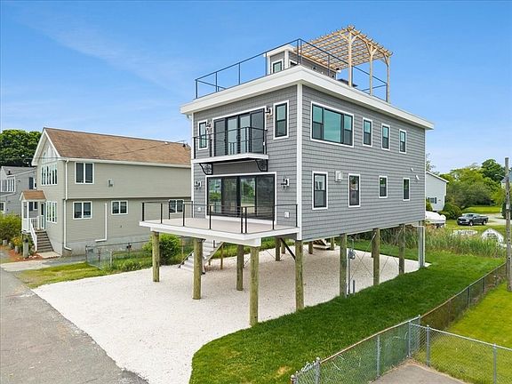 2nd image of 153 Edgewater Dr