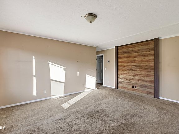 4th image of 238 Overlook Ln