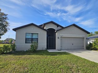 316 Trafalgar Pkwy, Cape Coral, FL 33991