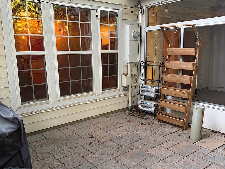 707 Bartlett Cir — Photo 6