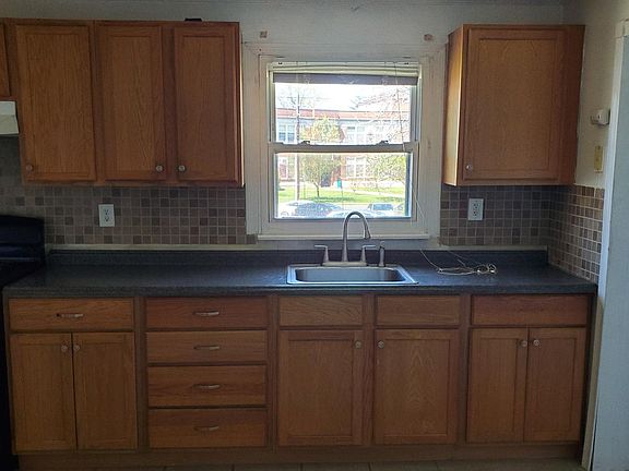 Eat-in kitchen