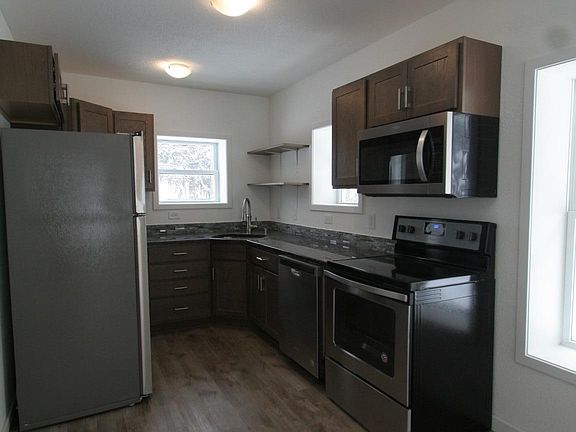 5th image of 411 11th Ave SE