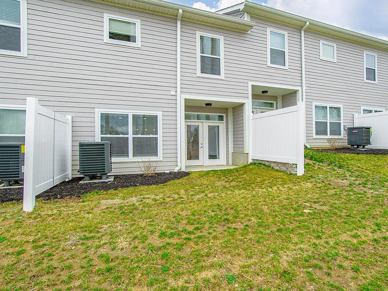 463 Columbus Ave — Photo 41