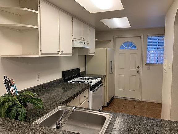 5th image of 2125 El Manto Dr Unit 3