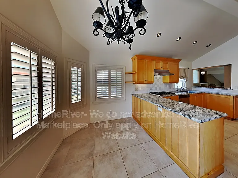 2220 Cannes Sq — Photo 6