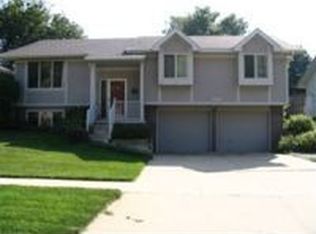 2320 Pueblo Dr, Sioux City, IA 51104