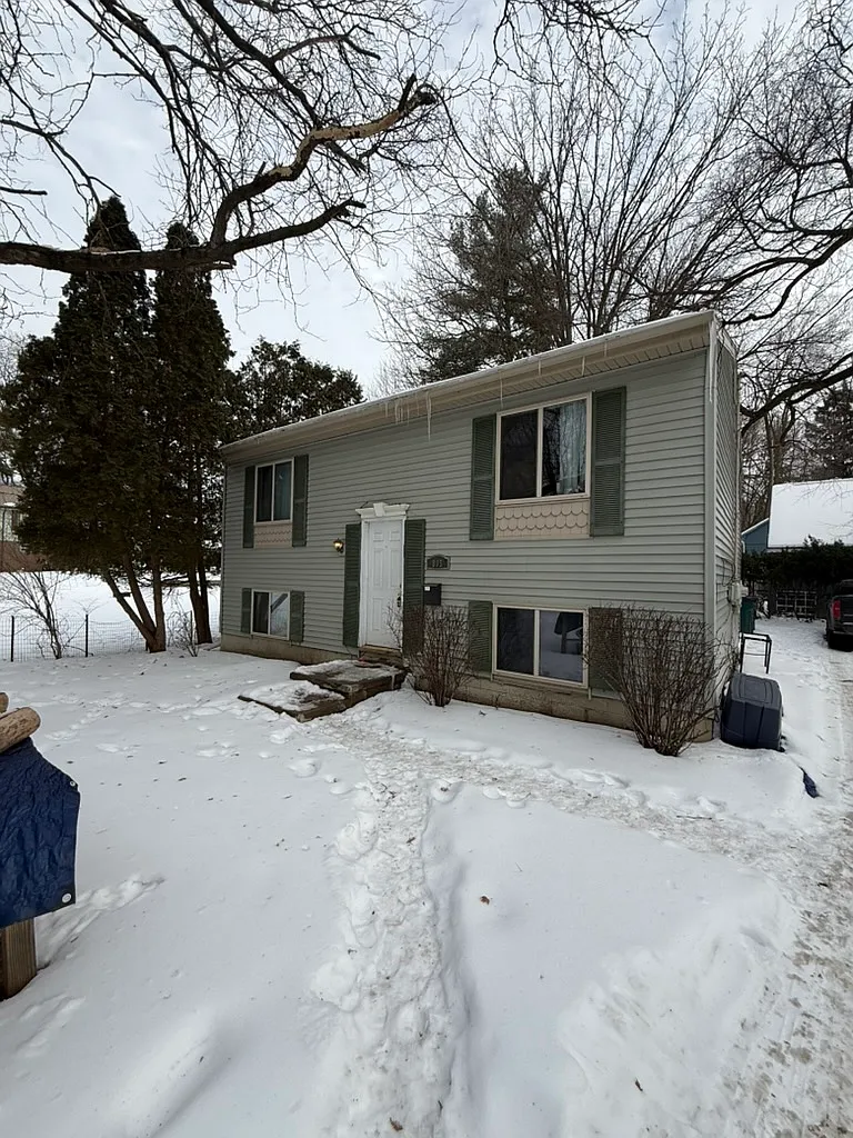 5 bed, 1440 sqft, $3,500 — Photo 1