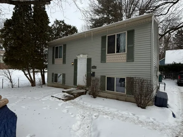 805 Hicks Dr, East Lansing, MI 48823