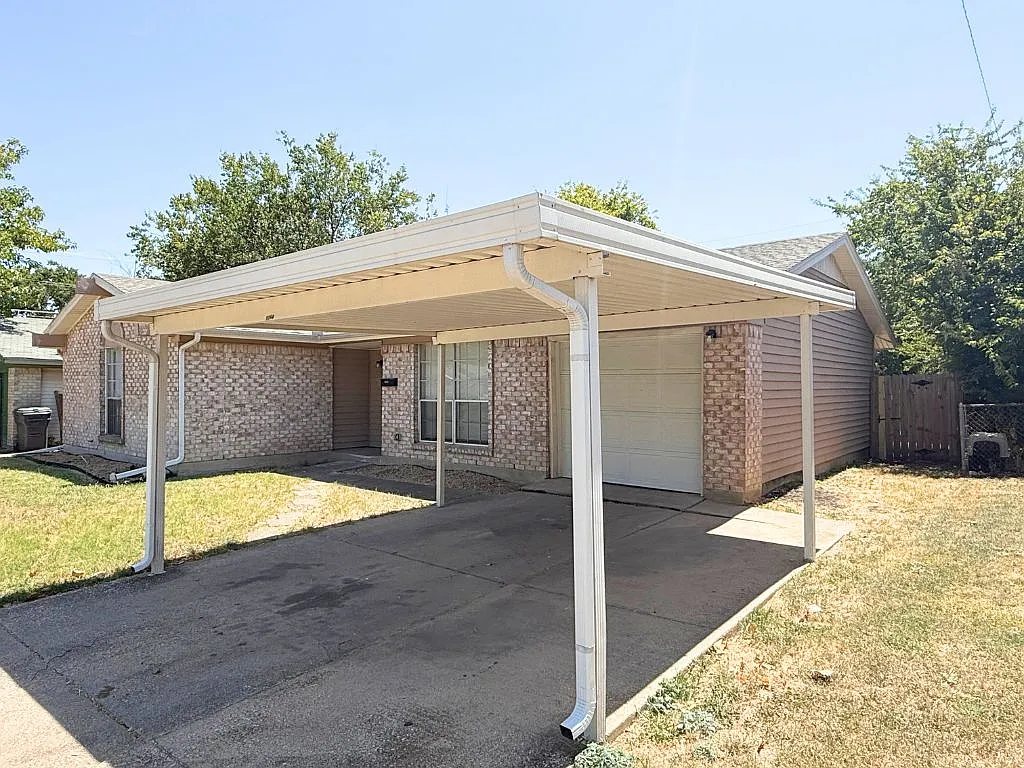 3244 Little River Drive Dallas, Texas 75241 — Photo 2