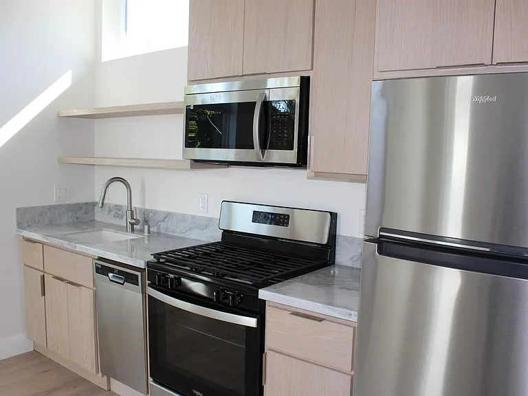 12684 Stanwood Dr — Photo 3