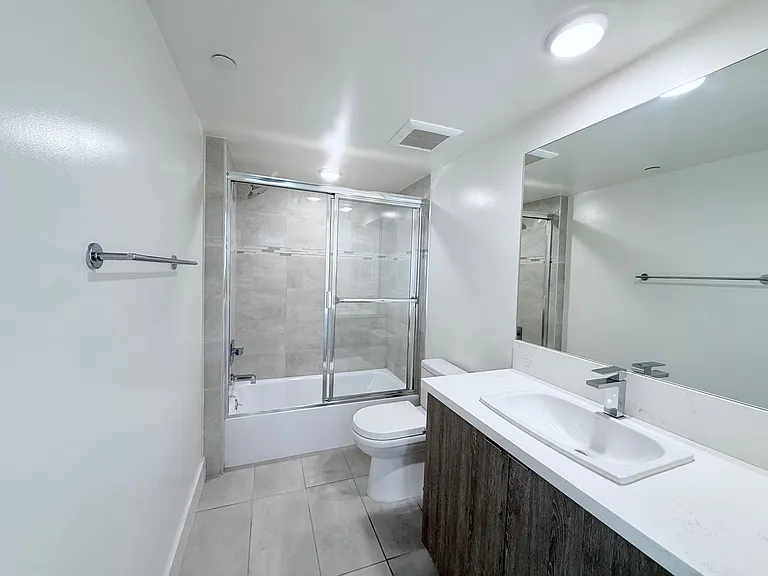 2022 West Sunset Boulevard — Photo 17