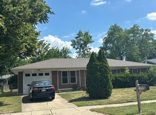 1098 Highbury Dr, Elgin, IL 60120