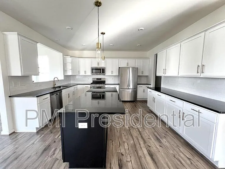 15606 Wolfboro Rd — Photo 2