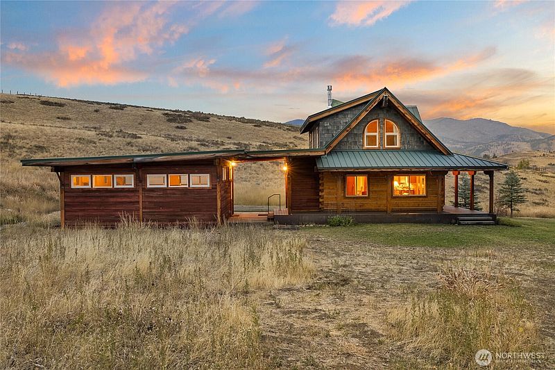 2nd image of 135 Hamilton Ranch Loop