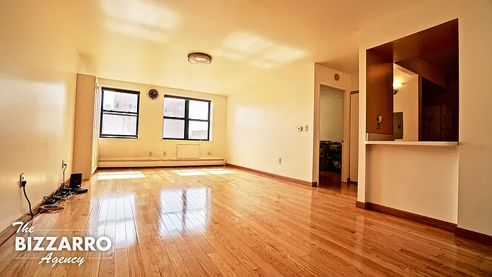 Sold by Bizzarro Agency | media 1