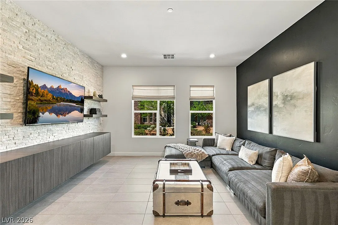 3 bed, 2.5 bath, 2414 sqft, $8,500 — Photo 4
